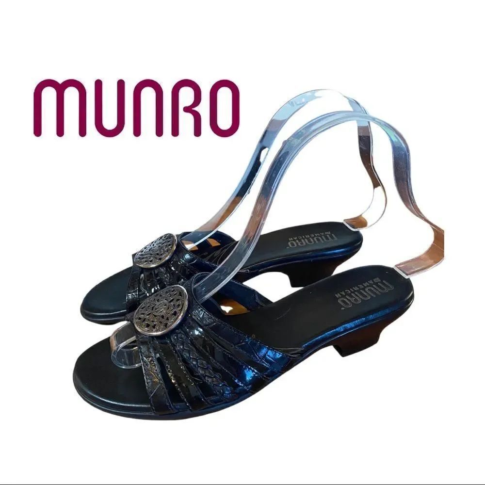 Munro American Women's Black Leather Slide Silver Medallion Sandals 5.5 5.5M